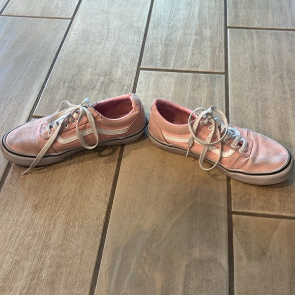 Vans - Picture 3 of 9